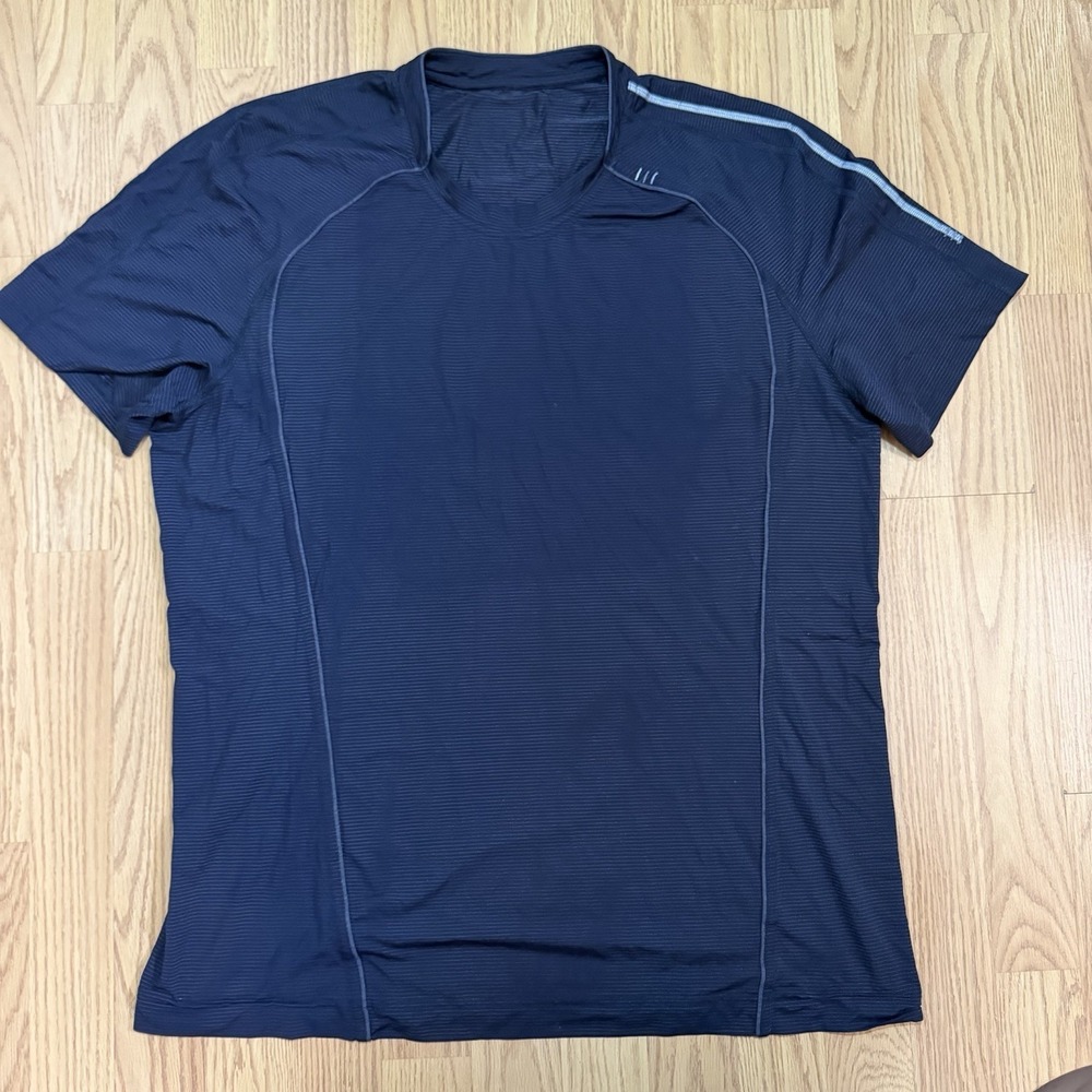 Lululemon Metal Vent Tech Men's Big Back Logo Black Performance T Shirt Sz XL